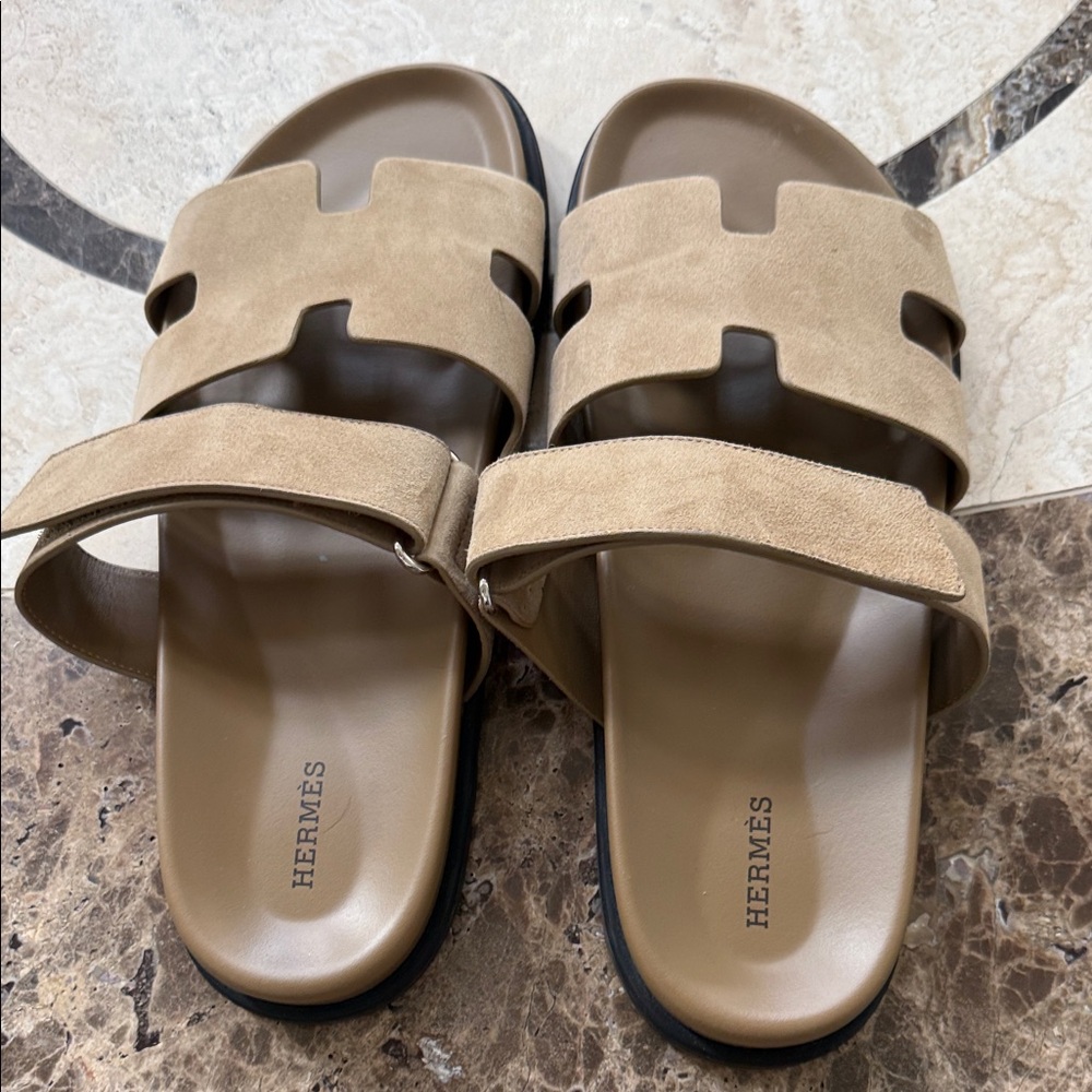 100% AUTHENTIC HERMES MEN CHYPRE SANDALS (SIZE43)